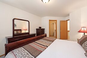 9 Hoodoo Home with XBOX 360 and Private Hot Tub by RedAwning