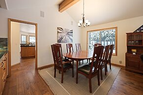 9 Hoodoo Home with XBOX 360 and Private Hot Tub by RedAwning