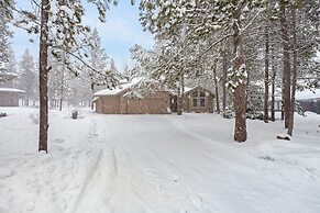 9 Hoodoo Home with XBOX 360 and Private Hot Tub by RedAwning