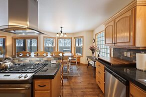 9 Hoodoo Home with XBOX 360 and Private Hot Tub by RedAwning