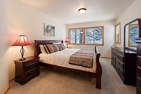 9 Hoodoo Home with XBOX 360 and Private Hot Tub by RedAwning