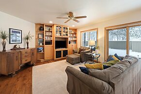 9 Hoodoo Home with XBOX 360 and Private Hot Tub by RedAwning