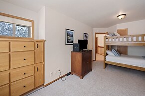 9 Hoodoo Home with XBOX 360 and Private Hot Tub by RedAwning