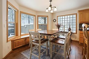 9 Hoodoo Home with XBOX 360 and Private Hot Tub by RedAwning