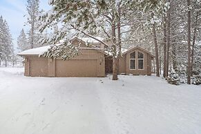 9 Hoodoo Home with XBOX 360 and Private Hot Tub by RedAwning