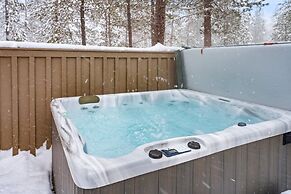 9 Hoodoo Home with XBOX 360 and Private Hot Tub by RedAwning