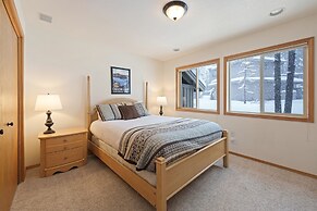 9 Hoodoo Home with XBOX 360 and Private Hot Tub by RedAwning