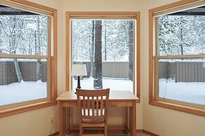 9 Hoodoo Home with XBOX 360 and Private Hot Tub by RedAwning