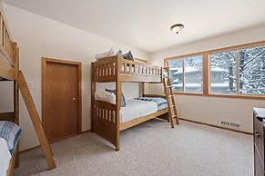 9 Hoodoo Home with XBOX 360 and Private Hot Tub by RedAwning