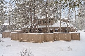 9 Hoodoo Home with XBOX 360 and Private Hot Tub by RedAwning