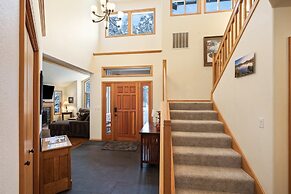 9 Hoodoo Home with XBOX 360 and Private Hot Tub by RedAwning