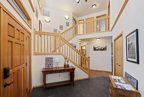 9 Hoodoo Home with XBOX 360 and Private Hot Tub by RedAwning