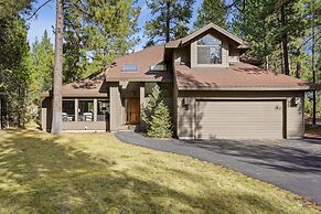 3 Tumalo Home With Wood Burning Stone Fireplace, Hot Tub, and BBQ on t