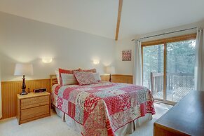 7 Cedar Private Cul-de-sac include Hot Tub with Forest View by RedAwni