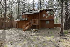 7 Cedar Private Cul-de-sac include Hot Tub with Forest View by RedAwni