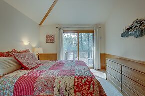 7 Cedar Private Cul-de-sac include Hot Tub with Forest View by RedAwni