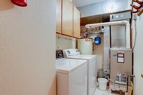 7 Cedar Private Cul-de-sac include Hot Tub with Forest View by RedAwni