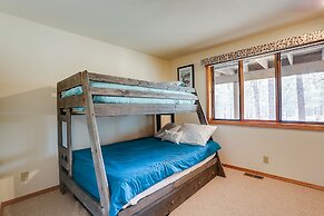 7 Cedar Private Cul-de-sac include Hot Tub with Forest View by RedAwni