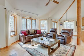 7 Cedar Private Cul-de-sac include Hot Tub with Forest View by RedAwni