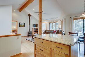 7 Cedar Private Cul-de-sac include Hot Tub with Forest View by RedAwni