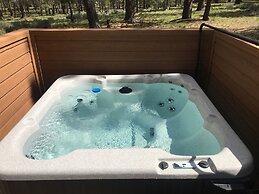 7 Cedar Private Cul-de-sac include Hot Tub with Forest View by RedAwni