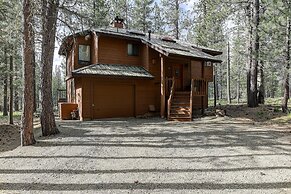 7 Cedar Private Cul-de-sac include Hot Tub with Forest View by RedAwni