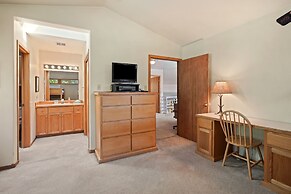 1 Colonial Private Family Vacation Home Features Bikes to Explore Sunr