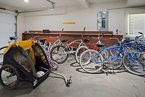 1 Colonial Private Family Vacation Home Features Bikes to Explore Sunr