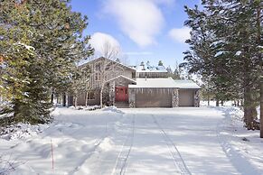 2 Sarazen Home with Hot Tub and BBQ on the Deck, Close to Woodlands Go
