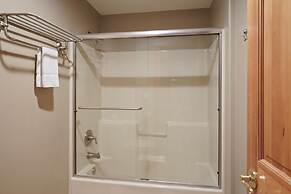 2 Sarazen Home with Hot Tub and BBQ on the Deck, Close to Woodlands Go