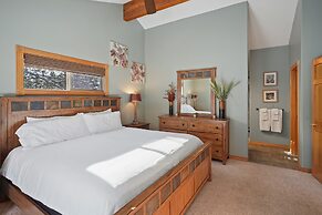 2 Sarazen Home with Hot Tub and BBQ on the Deck, Close to Woodlands Go