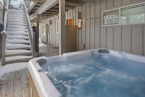 2 Sarazen Home with Hot Tub and BBQ on the Deck, Close to Woodlands Go