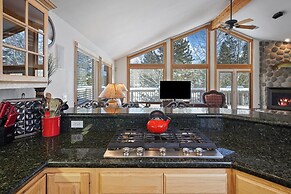 2 Sarazen Home with Hot Tub and BBQ on the Deck, Close to Woodlands Go