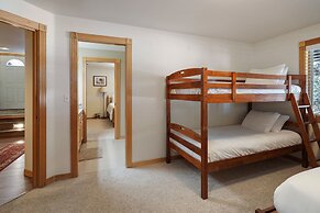 2 Sarazen Home with Hot Tub and BBQ on the Deck, Close to Woodlands Go