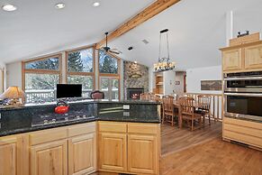 2 Sarazen Home with Hot Tub and BBQ on the Deck, Close to Woodlands Go