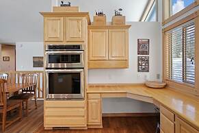 2 Sarazen Home with Hot Tub and BBQ on the Deck, Close to Woodlands Go