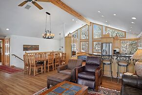 2 Sarazen Home with Hot Tub and BBQ on the Deck, Close to Woodlands Go