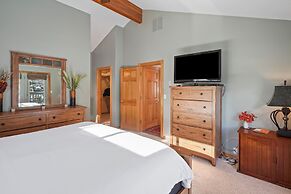 2 Sarazen Home with Hot Tub and BBQ on the Deck, Close to Woodlands Go