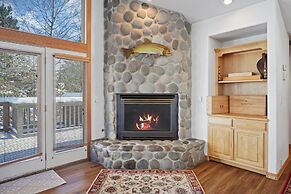 2 Sarazen Home with Hot Tub and BBQ on the Deck, Close to Woodlands Go