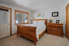 2 Sarazen Home with Hot Tub and BBQ on the Deck, Close to Woodlands Go