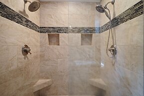 2 Sarazen Home with Hot Tub and BBQ on the Deck, Close to Woodlands Go