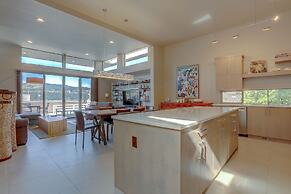 Casa Del Stoke 3 Bedroom Home by RedAwning