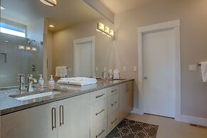 Casa Del Stoke 3 Bedroom Home by RedAwning