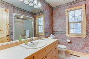 3 Mt Baker Peaceful Lodge Style Home With Private Hot Tub and BBQ on t