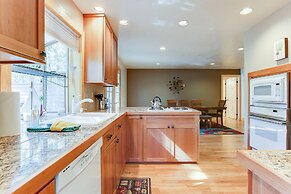 3 Mt Baker Peaceful Lodge Style Home With Private Hot Tub and BBQ on t