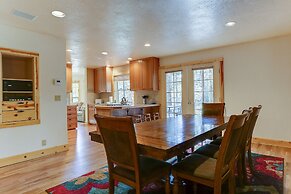 3 Mt Baker Peaceful Lodge Style Home With Private Hot Tub and BBQ on t