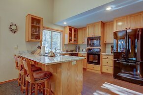 Newly Remodeled 27 Gannet Home features Kayaks, Bikes, and Hot Tub by 