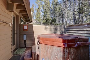 Newly Remodeled 27 Gannet Home features Kayaks, Bikes, and Hot Tub by 