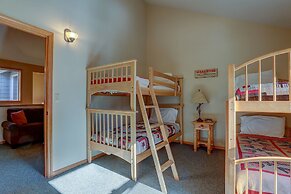 Newly Remodeled 27 Gannet Home features Kayaks, Bikes, and Hot Tub by 