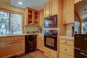 Newly Remodeled 27 Gannet Home features Kayaks, Bikes, and Hot Tub by 